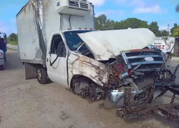 Se accidentan tres autos en peligroso tramo carretero Ideal-Nuevo Xcan
