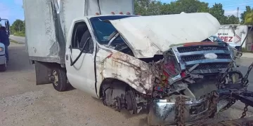 Se accidentan tres autos en peligroso tramo carretero Ideal-Nuevo Xcan