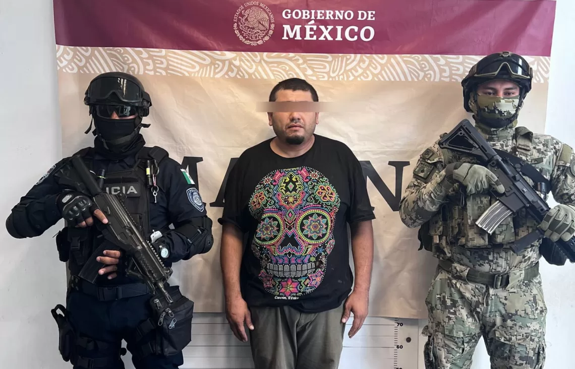 Capturan en Cancún a agresivo motociclista armado y con droga