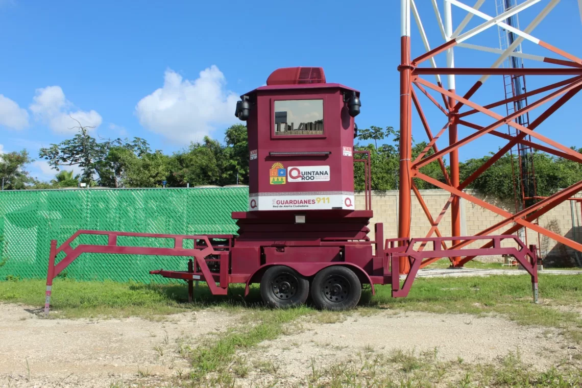 Con Unidades Móviles de la policía vigilan diferentes zonas de Cancún
