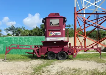 Con Unidades Móviles de la policía vigilan diferentes zonas de Cancún