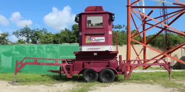 Con Unidades Móviles de la policía vigilan diferentes zonas de Cancún