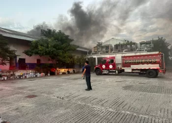 Se incendia en Cancún inmueble abandonado del ISSSTE