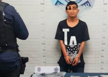 Fumaba marihuana y al realizar un cateo traía una bolsa con la yerba