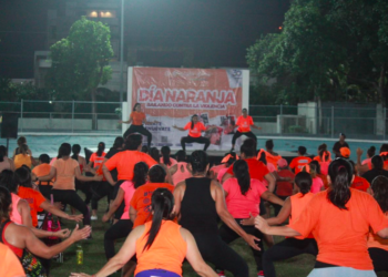 Realizan con éxito la mega clase “Día Naranja: Bailando contra la violencia”