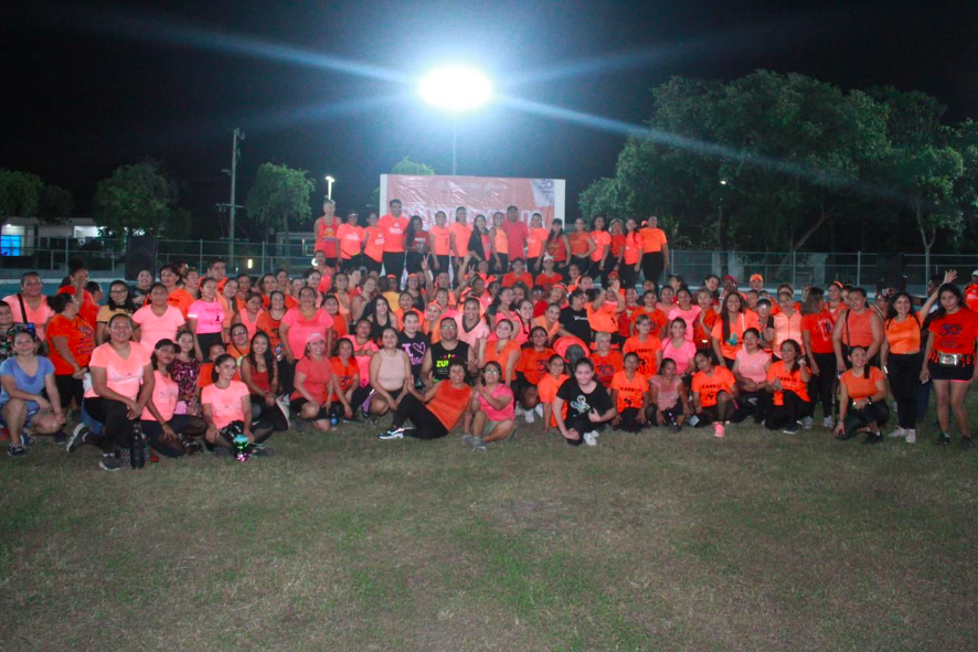 Realizan con éxito la mega clase “Día Naranja: Bailando contra la violencia”