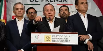 Lo que queda del PRD, con un disminuido Jesús Zambrano a la cabeza.