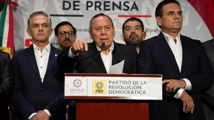 Lo que queda del PRD, con un disminuido Jesús Zambrano a la cabeza.
