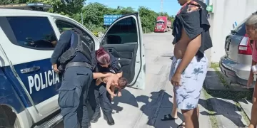 Mujer Policía de Puerto Morelos auxilia a bebé extranjero a punto de asfixiarse