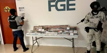 Detienen a cinco personas, aseguran drogas, armas y cartuchos durante tres cateos en Quintana Roo