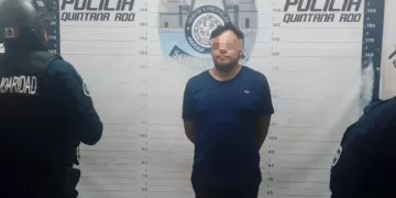 Aseguran a un sujeto que circulaba en un auto robado con placas sobrepuestas