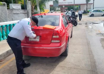 Continúan operativos para que se respeten espacios de estacionamiento en Cancún