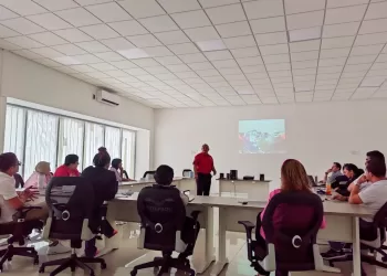 Bomberos de Cancún imparten capacitación en evacuación de edificios