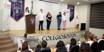 Adicción a las redes sociales, tema de una ponencia en Cancún