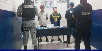 Capturados en Playa del Carmen al forcejear por una bolsa con varios tipos de drogas
