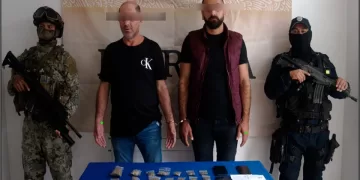 Manipulaban droga cuando pasaba una patrulla