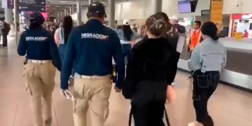 En un vuelo que despegó de Cancún llegan a Colombia las mujeres rescatadas en Tabasco