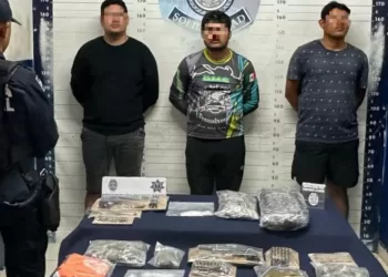Armados y con drogas capturan a tres sujetos en fraccionamiento de Playa del Carmen