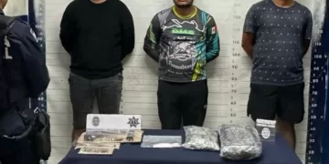 Armados y con drogas capturan a tres sujetos en fraccionamiento de Playa del Carmen