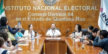 Reciben socios de la Coparmex Quintana Roo acreditaciones como observadores electorales