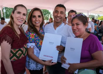 Mara Lezama lleva justicia social a familias de Isla Mujeres con la entrega de 224 títulos de propiedad