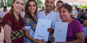 Mara Lezama lleva justicia social a familias de Isla Mujeres con la entrega de 224 títulos de propiedad
