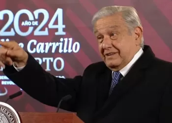 López Obrador afirma que por encima de la ley está su autoridad moral y dignidad