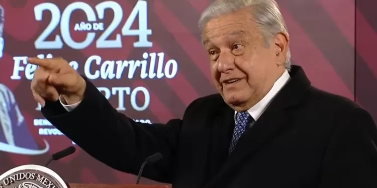 López Obrador afirma que por encima de la ley está su autoridad moral y dignidad