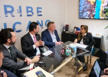 Mara Lezama busca que filial de Lufthansa vuele de Alemania a Tulum