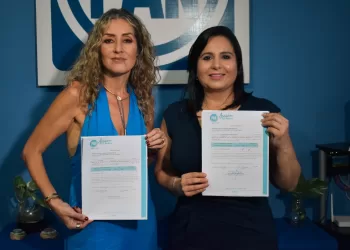 Mayuli Martínez y Araceli Sandoval se postulan para la candidatura al Senado en la sede del PAN