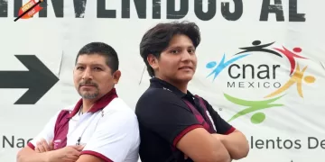 El chetumaleño Saúl Jared Pech Chi (Derecha) y su entrenador