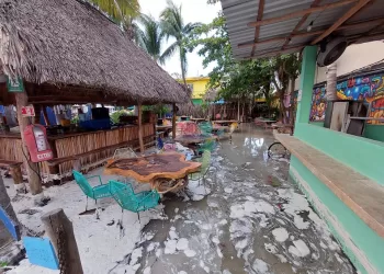 Holbox se recupera tras el paso del frente frío número 32