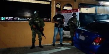 Aseguran drogas un vehículo y cartuchos útiles en cuatro cateos en Cancún y Chetumal