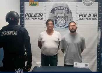 Dos individuos asegurados al tratar de huir en un auto robado