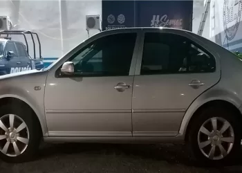 Recupera en un centro comercial su auto robado