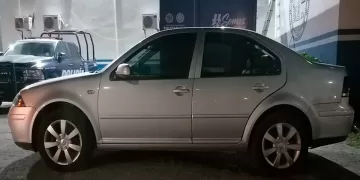 Recupera en un centro comercial su auto robado