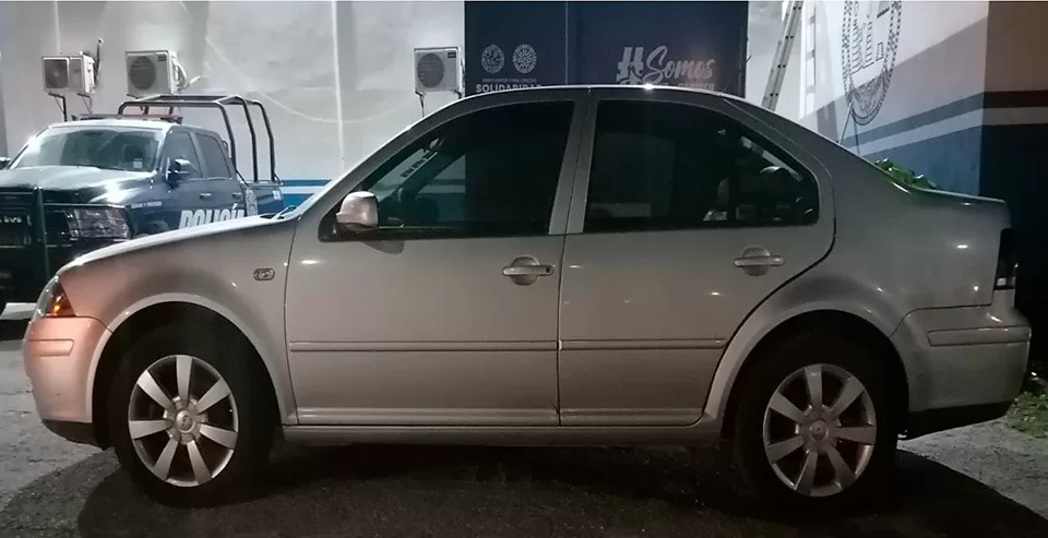 Recupera en un centro comercial su auto robado