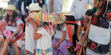 Alumnos de 9 escuelas indígenas conmemoran el Día Internacional de las lenguas maternas