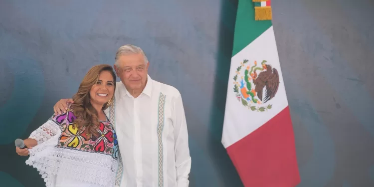 Presidente AMLO y gobernadora Mara Lezama ponen en marcha ruta Cancún-Playa del Carmen del Tren Maya