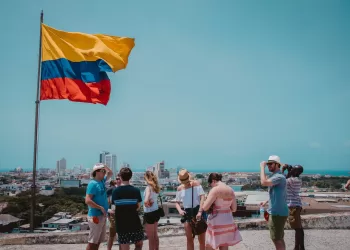 Caída drástica del turismo colombiano en Cancún por culpa de Migración