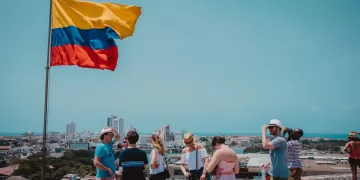 Caída drástica del turismo colombiano en Cancún por culpa de Migración