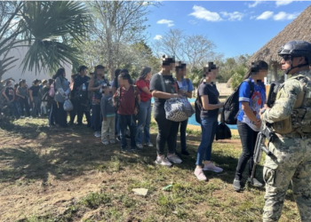 Rescatan a 81 centroamericanos retenidos en un inmueble en Leona Vicario