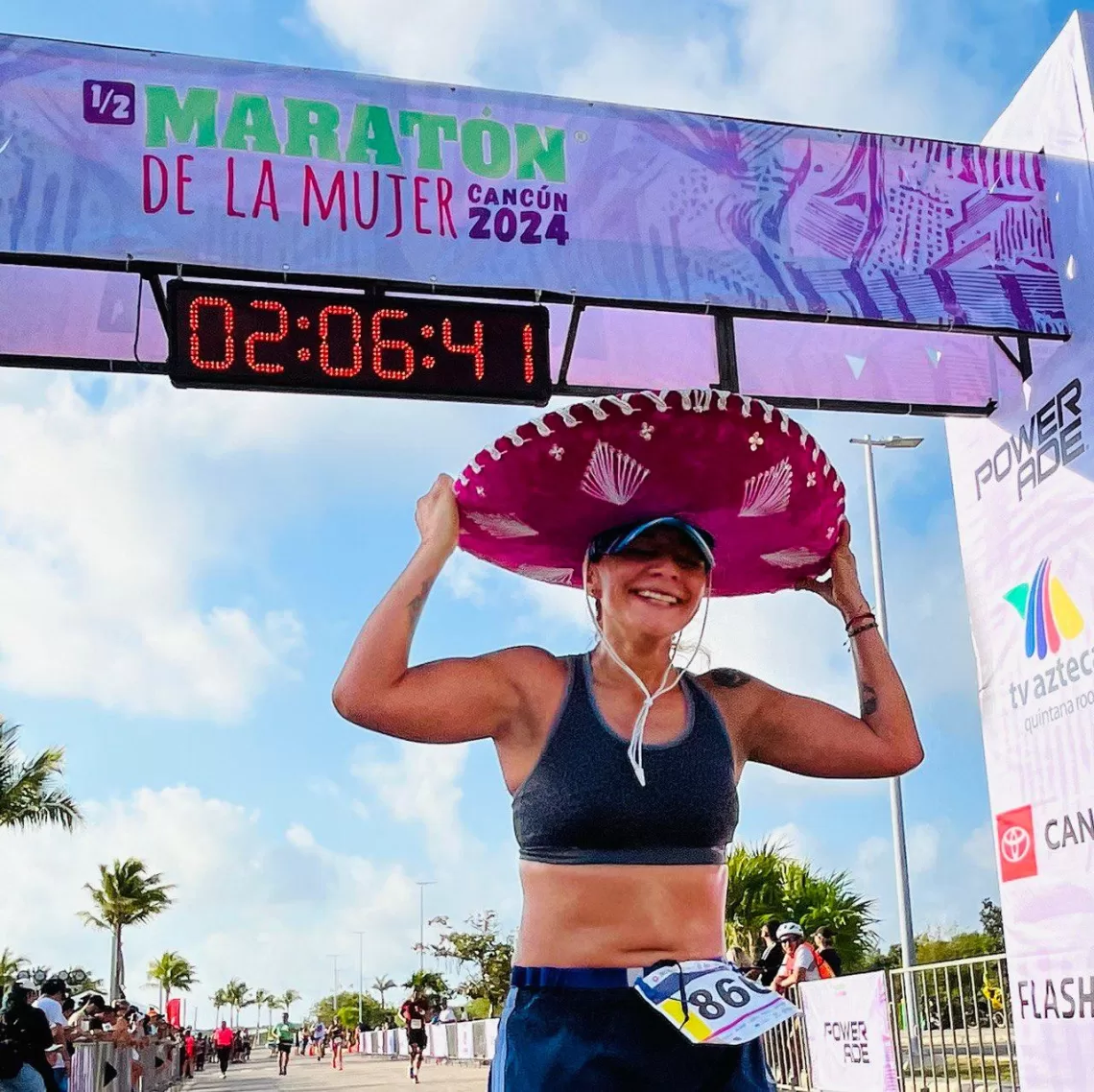 Más de 2 mil atletas participan den Medio Maratón Internacional de la Mujer Cancún 2024