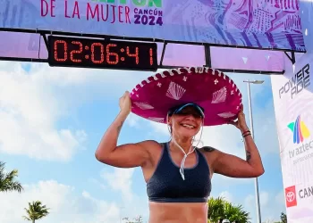 Más de 2 mil atletas participan den Medio Maratón Internacional de la Mujer Cancún 2024