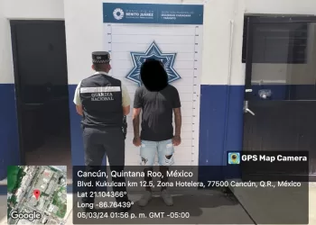 Detienen en aeropuerto de Cancún a sujetos que pretendían trasladar turistas sin permisos