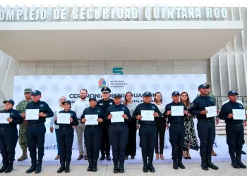 Entregan constancias a 43 agentes recién graduados