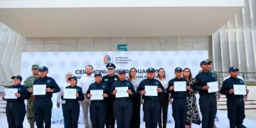 Entregan constancias a 43 agentes recién graduados
