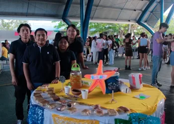 Estudiantes de Turismo de la UT Cancún impulsan emprendimiento en el Pabellón Turístico