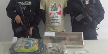 Sujeto armado es detenido con marihuana, cristal y crack