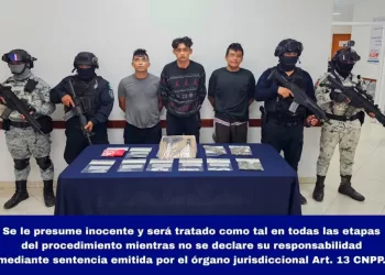 Tres individuos, uno de ellos con una pistola, se repartían cocaína y marihuana